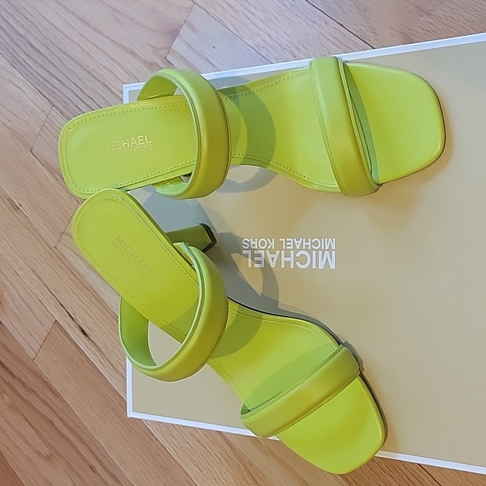 Women's shoes